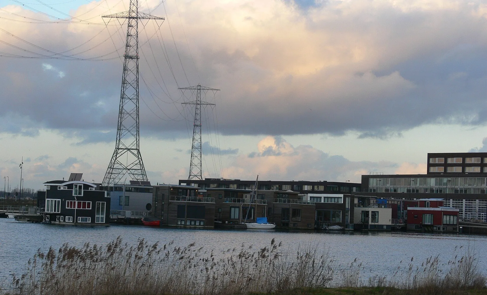 Woongebouwen en openbare ruimte bij het vergelijken van bruto en netto rendement