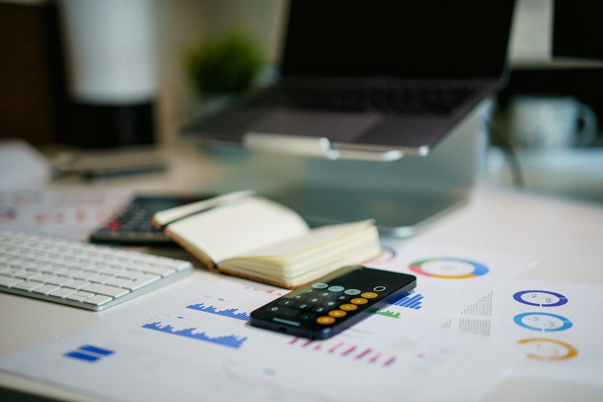 Financiële overzichten en rekenmachine voor het onderscheiden van uitkering en rendement